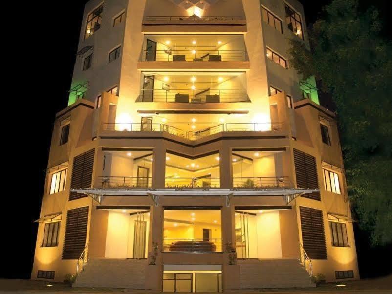 Treebo Trend Time Square Marine Drive Hotel Kochi Luaran gambar